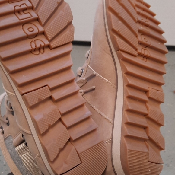 Womens Sorel boots - Picture 2 of 9